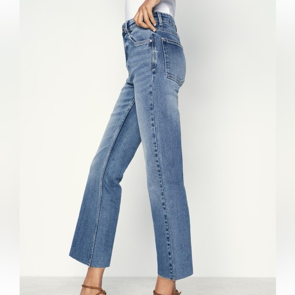 Zara Mid-Rise Mini Flare Ankle Grazer Jean with Raw Hem - Picture 9 of 9